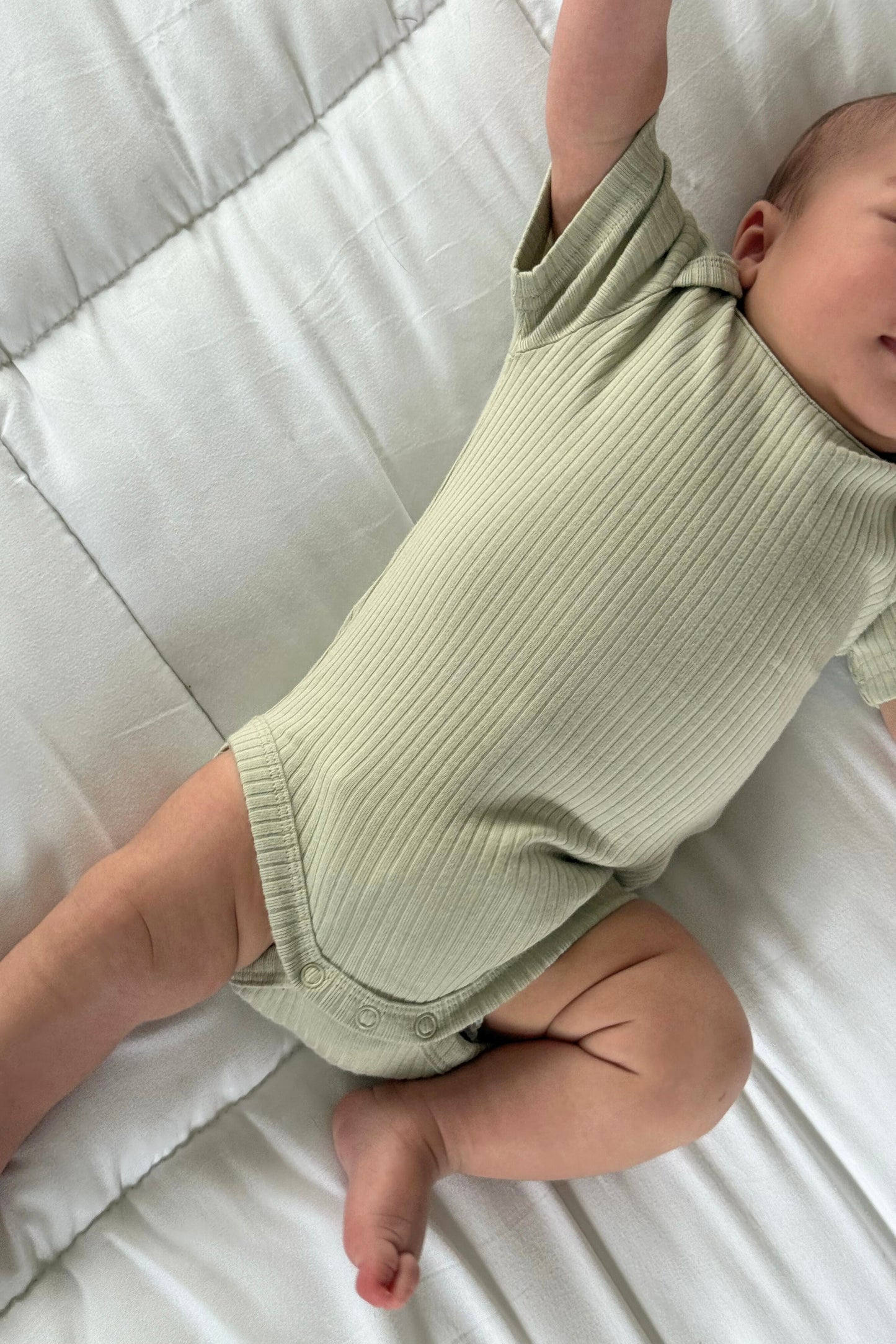 Organic Cotton Ribbed Short Sleeve Bodysuit - Pear