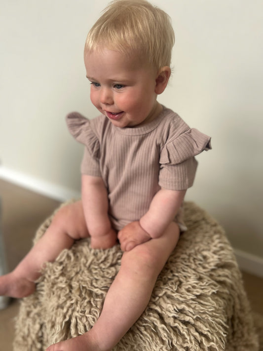 Organic Cotton Ribbed Short Sleeve Bodysuit with Ruffles - Lilac Pink