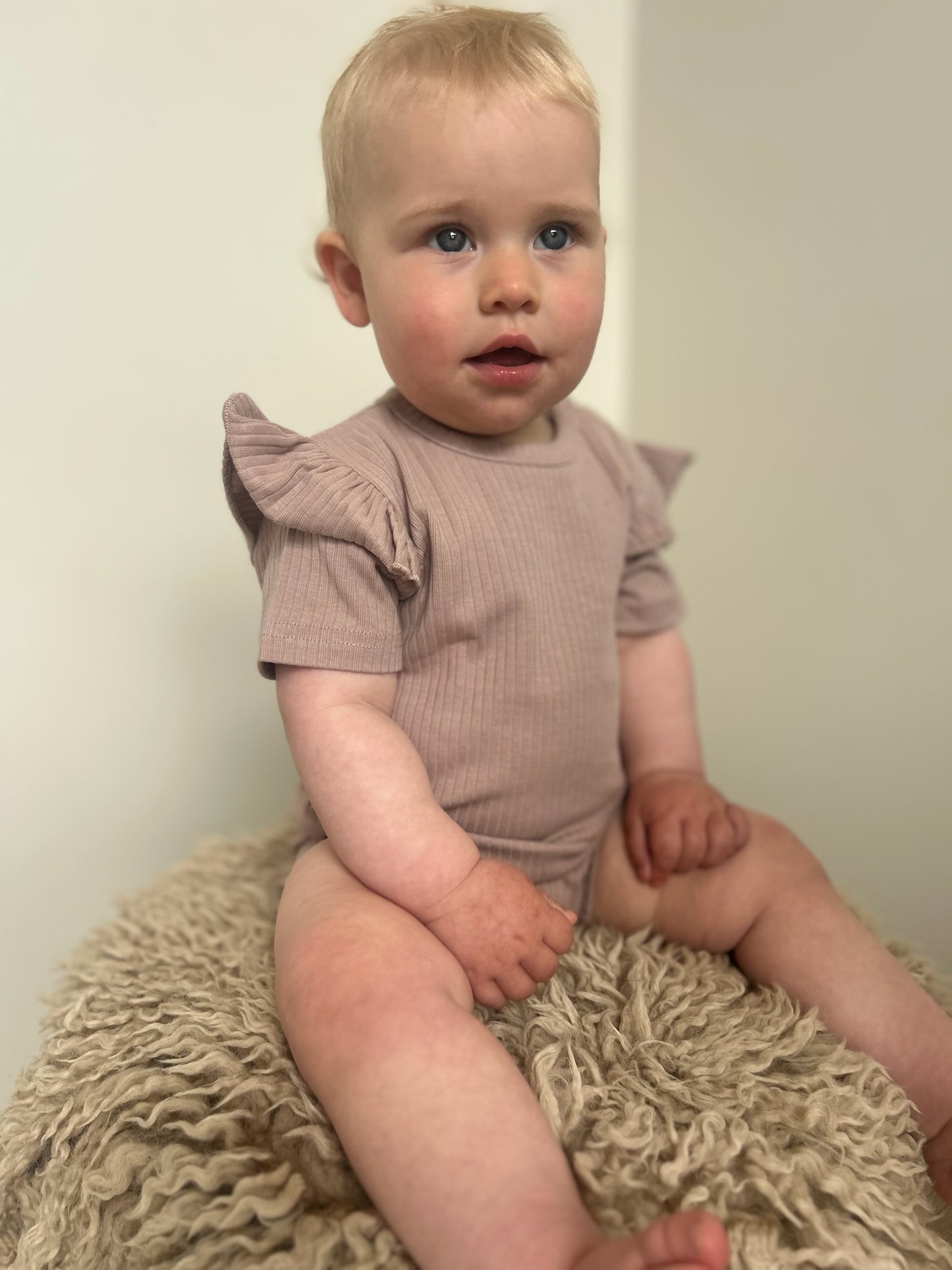 Organic Cotton Ribbed Short Sleeve Bodysuit with Ruffles - Lilac Pink