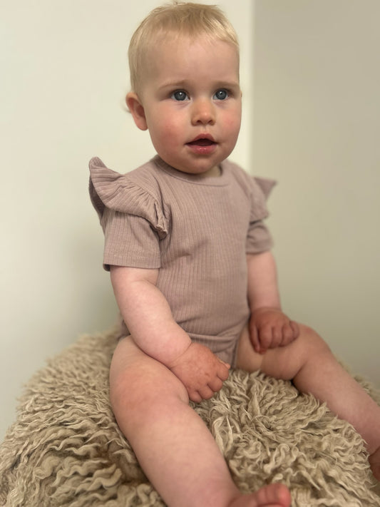 Organic Cotton Ribbed Short Sleeve Bodysuit with Ruffles - Lilac Pink